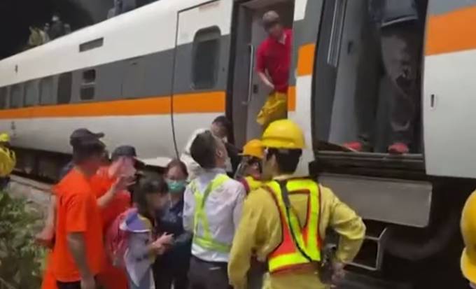 Acidente de trem deixa ao menos 50 mortos em Taiwan | VEJA