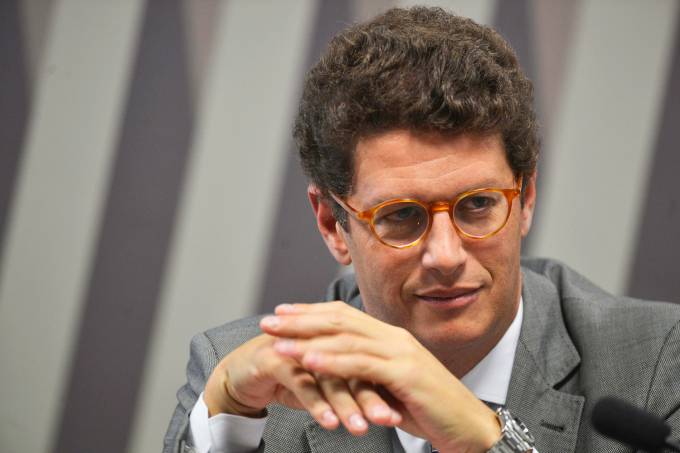 Blindado como ministro, Salles volta a defender regularização fundiária | VEJA