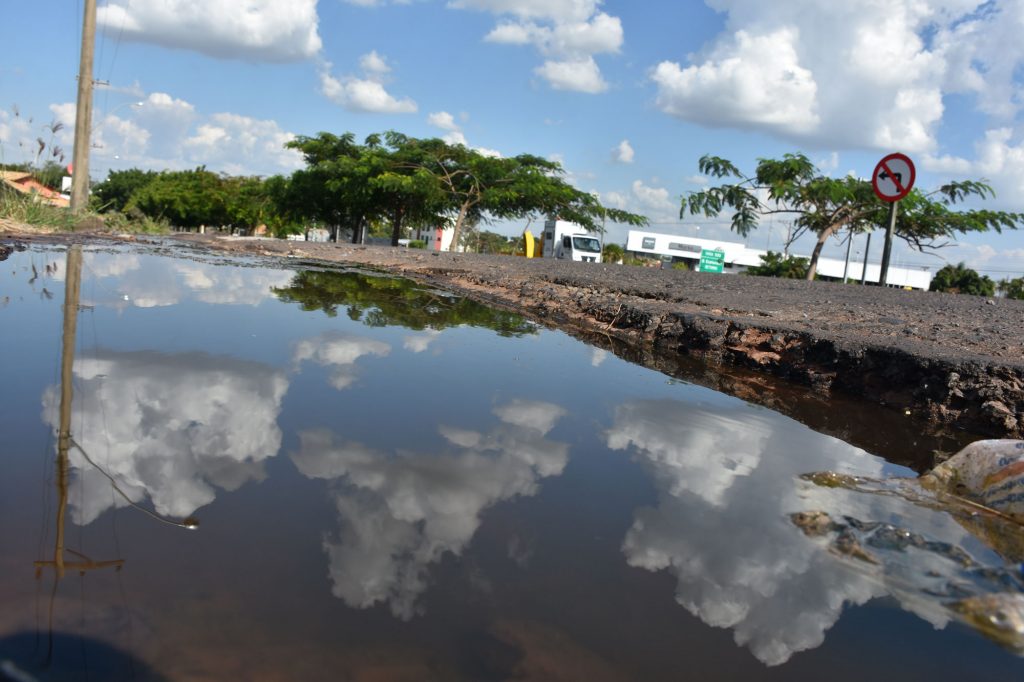 Buracos no Jardim do Prado causam danos a condutores – Folha da Região