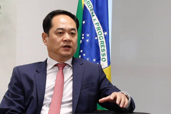 China tem ‘compromisso’ com insumos para vacinas no Brasil, diz embaixador | VEJA