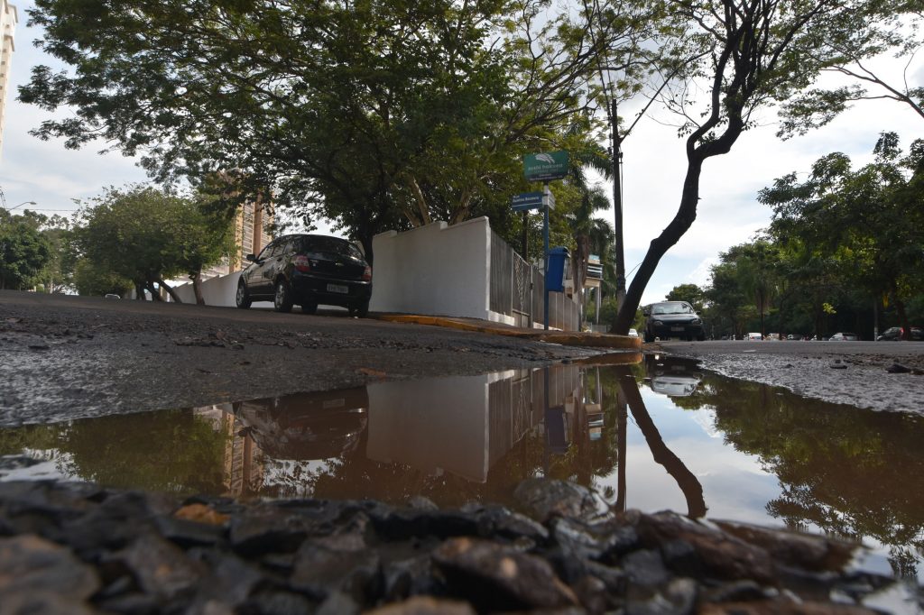 Comerciante reclama de buraco em esquina do Jardim Nova York – Folha da Região