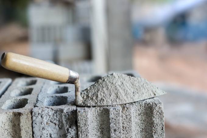 Mesmo com agravamento da pandemia, venda de cimento cresce 34,6% em março | VEJA