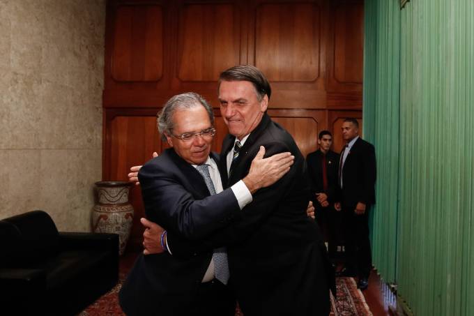 O que Bolsonaro diz a quem o aconselha a demitir Paulo Guedes | VEJA