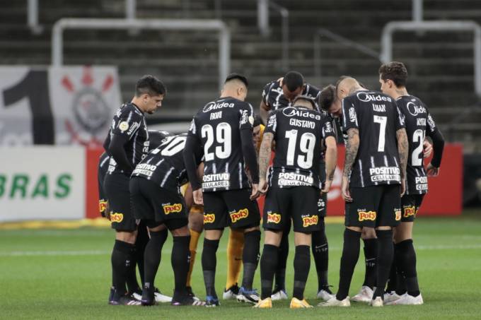 Corinthians erra pênalti e perde para o Atlético GO na estreia de Sylvinho