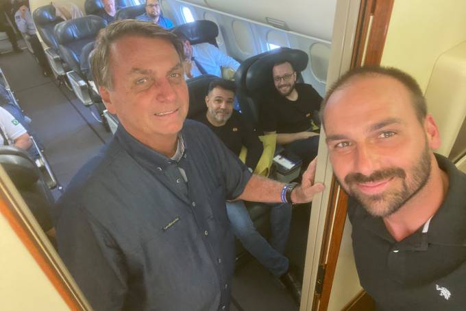 Jair Bolsonaro viaja para o Equador após ‘motociata’ no Rio de Janeiro | VEJA