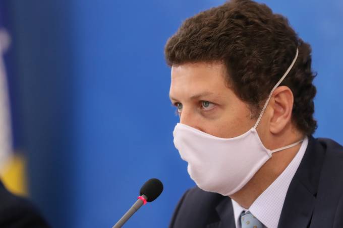 Servidor diz ter sido intimidado por assessor do ministro Ricardo Salles | VEJA