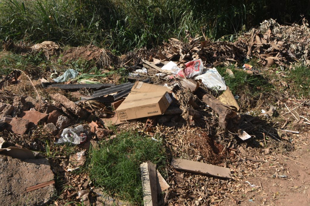 Terrenos com lixo preocupam moradores do bairro Taveira – Folha da Região