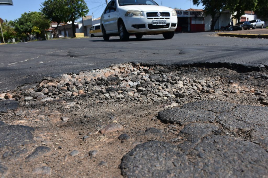 Buracos em rotatória no Boa Vista geram reclamação de moradores – Folha da Região