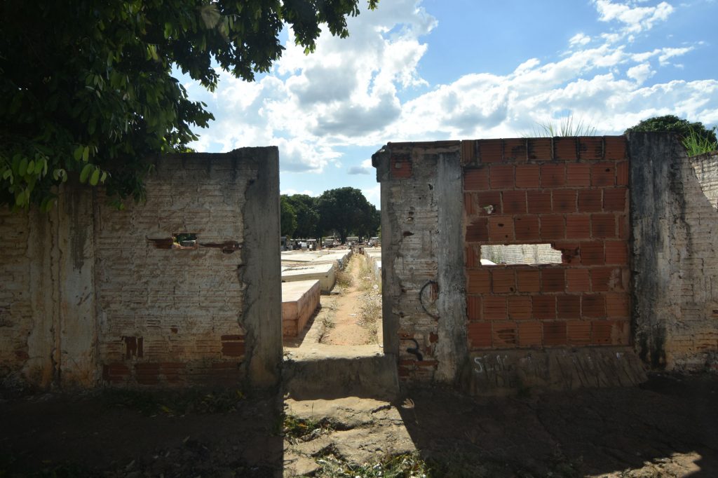 Cemitério do bairro Rosele sofre com abandono, dizem moradores – Folha da Região
