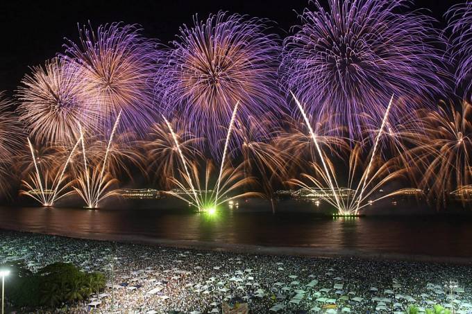 Gestão de Paes quer definir esquema de réveillon no Rio em 30 dias | VEJA