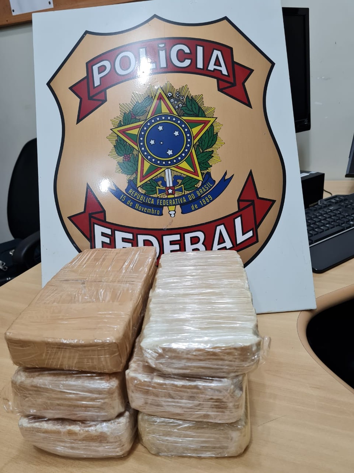 Polícia prende homem com 6 kg de cocaína perto de porto clandestino em Guajará, RO