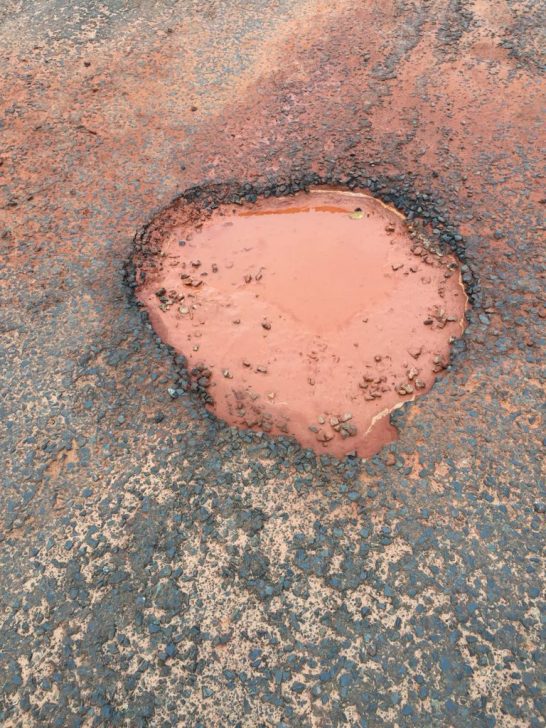 Prefeitura de Araçatuba demora e moradora decide tapar buraco – Folha da Região