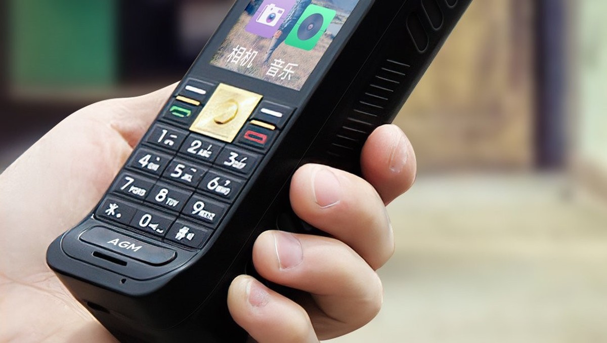 Tijolão está de volta em celular inspirado em Motorola de 1983 | Celular