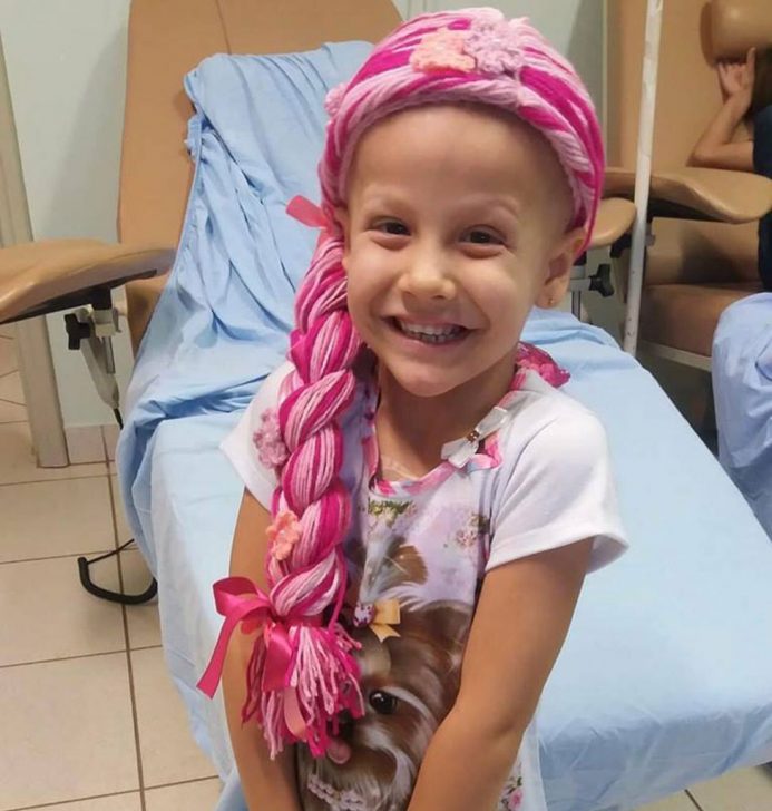 Voluntários confeccionam peruca de princesa e a foto bomba na internet – Folha da Região