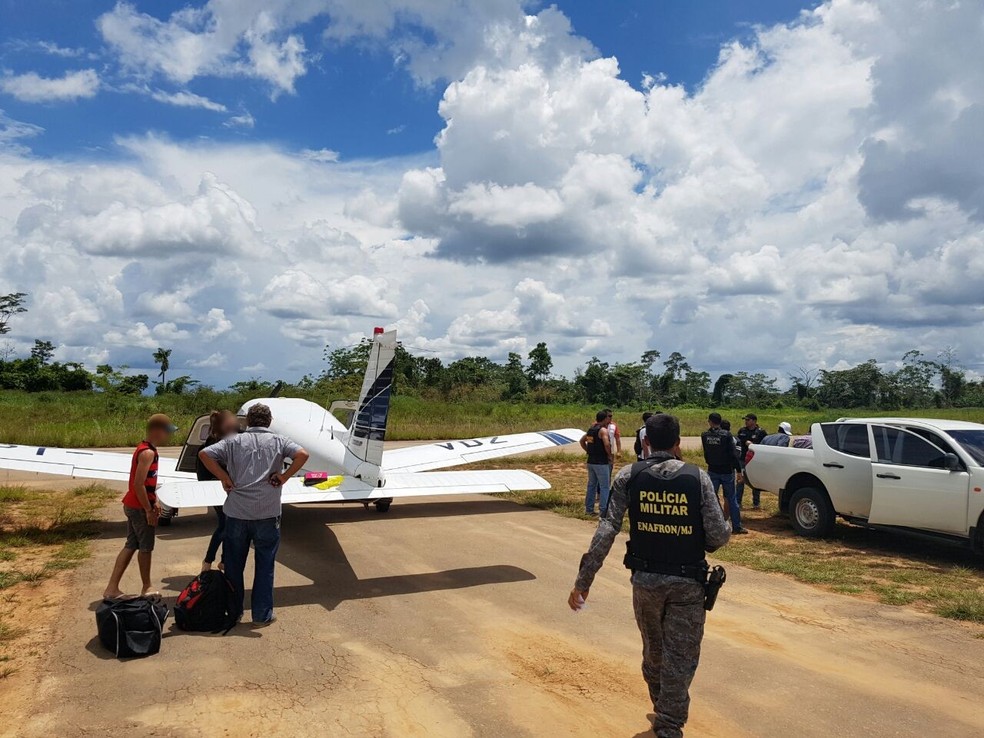QUADRILHA TENTA ROUBAR AVIÃO EM AEROPORTO E LEVA R$ 9 MIL