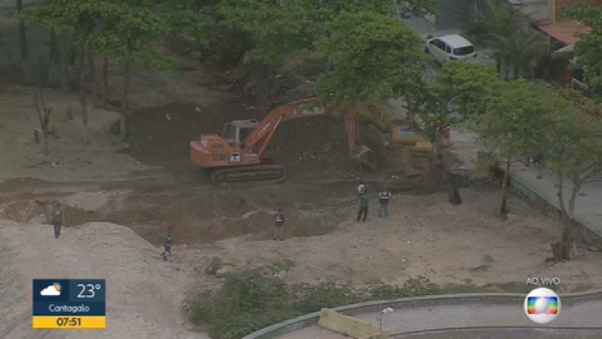 Estacionamento irregular da milícia é demolido pela 3ª vez na Praia da Macumba