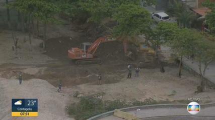 Prefeitura destrói estacionamento irregular da milícia na Praia da Macumba