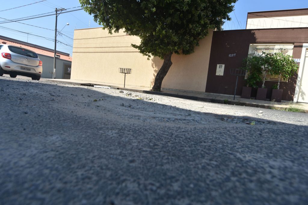 Afundamento do asfalto no Palmeiras deixa moradores aflitos – Folha da Região