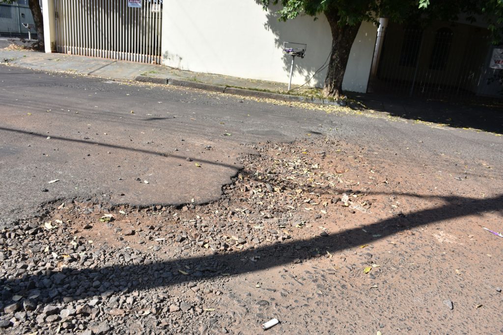 Buracos no Jardim do Prado continuam alvo de reclamações – Folha da Região