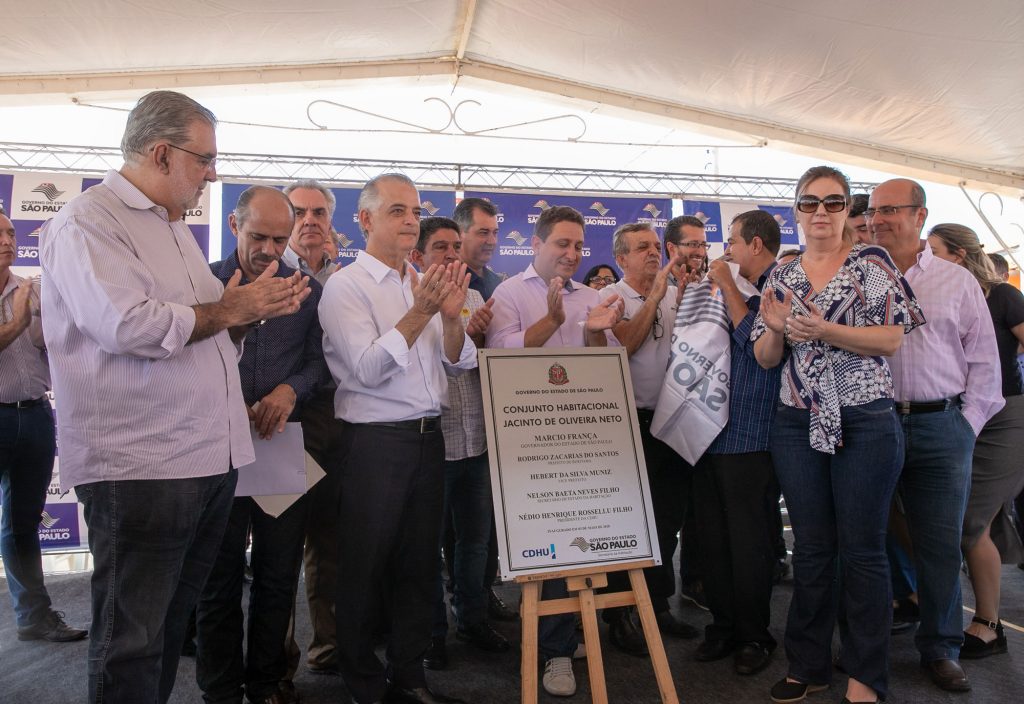 Investimento em habitação evita tragédias, diz Márcio França em entrega de casas em Buritama – Folha da Região