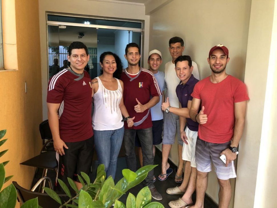 Sem perspectiva de retorno: crise atrai venezuelanos para Araçatuba   Folha da Região