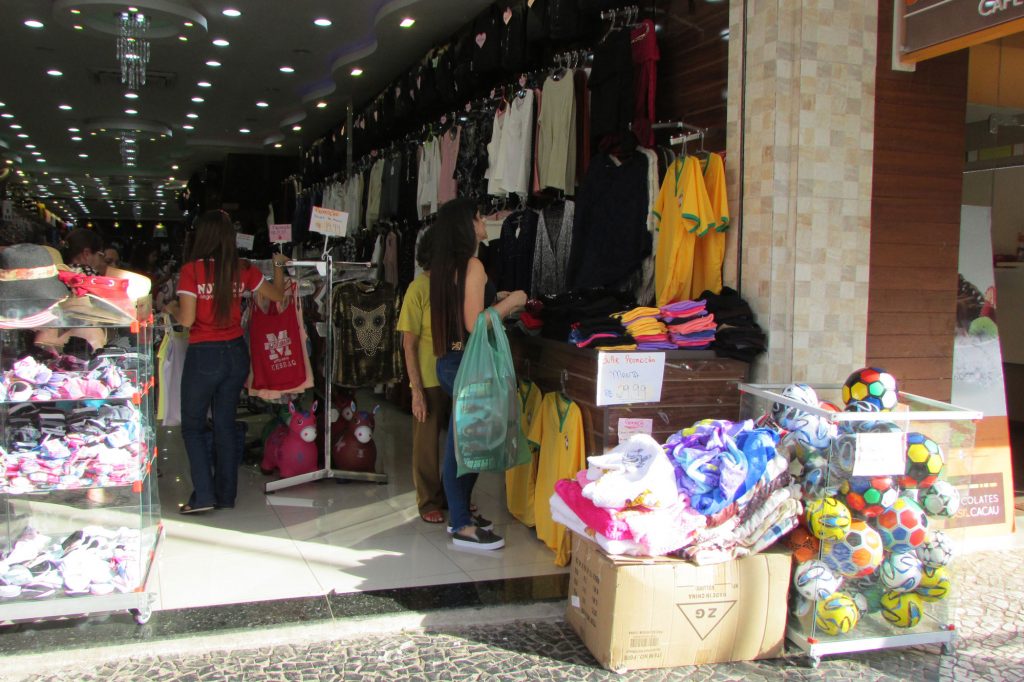 Dia das Mães movimenta shoppings   Folha da Região