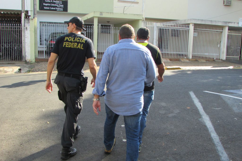 Operação Prato Feito tem como alvo a Prefeitura   Folha da Região