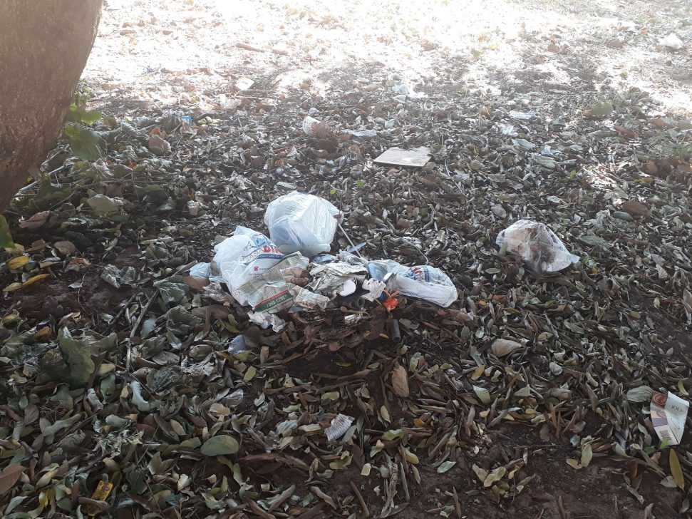 Terreno com descarte de lixo é alvo de reclamações no Água Branca 2   Folha da Região